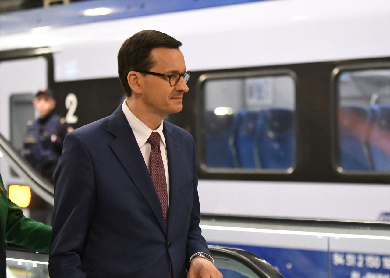 Wielki skandal na kolei. Premier Morawiecki i ABW wiedzieli od miesięcy?