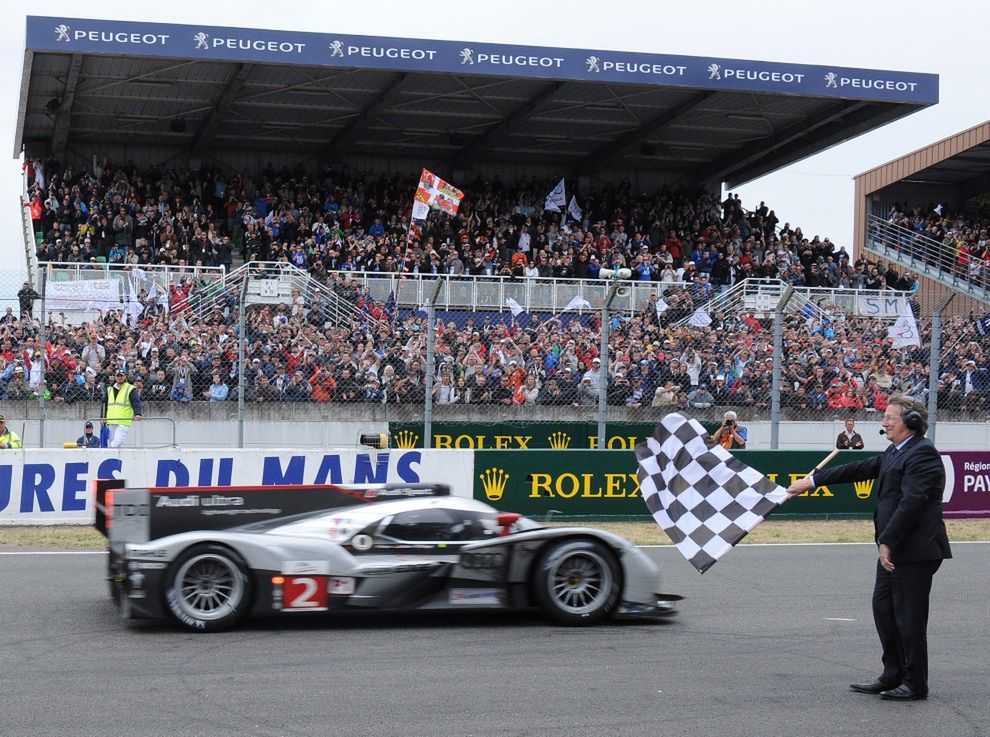 André Lotterer przekracza linię mety jako pierwszy.