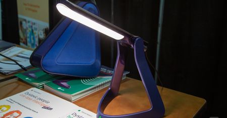 CES 2020. Lampa do czytania dla osób z dysleksją