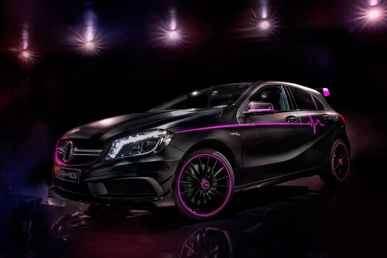 Mercedes-Benz A45 AMG z dodatkiem różu