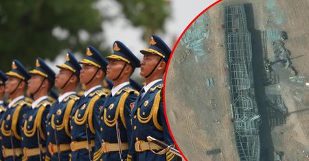 Chińczycy zbudowali replikę okrętu USA na pustyni. Szykują się do wojny?