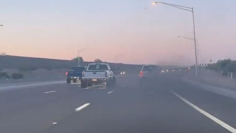 W pewnym momencie jeden z samochodów zaczął wytwarzać gęsty dym