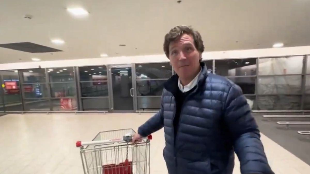 Carlson Tucker w moskiewskim sklepie