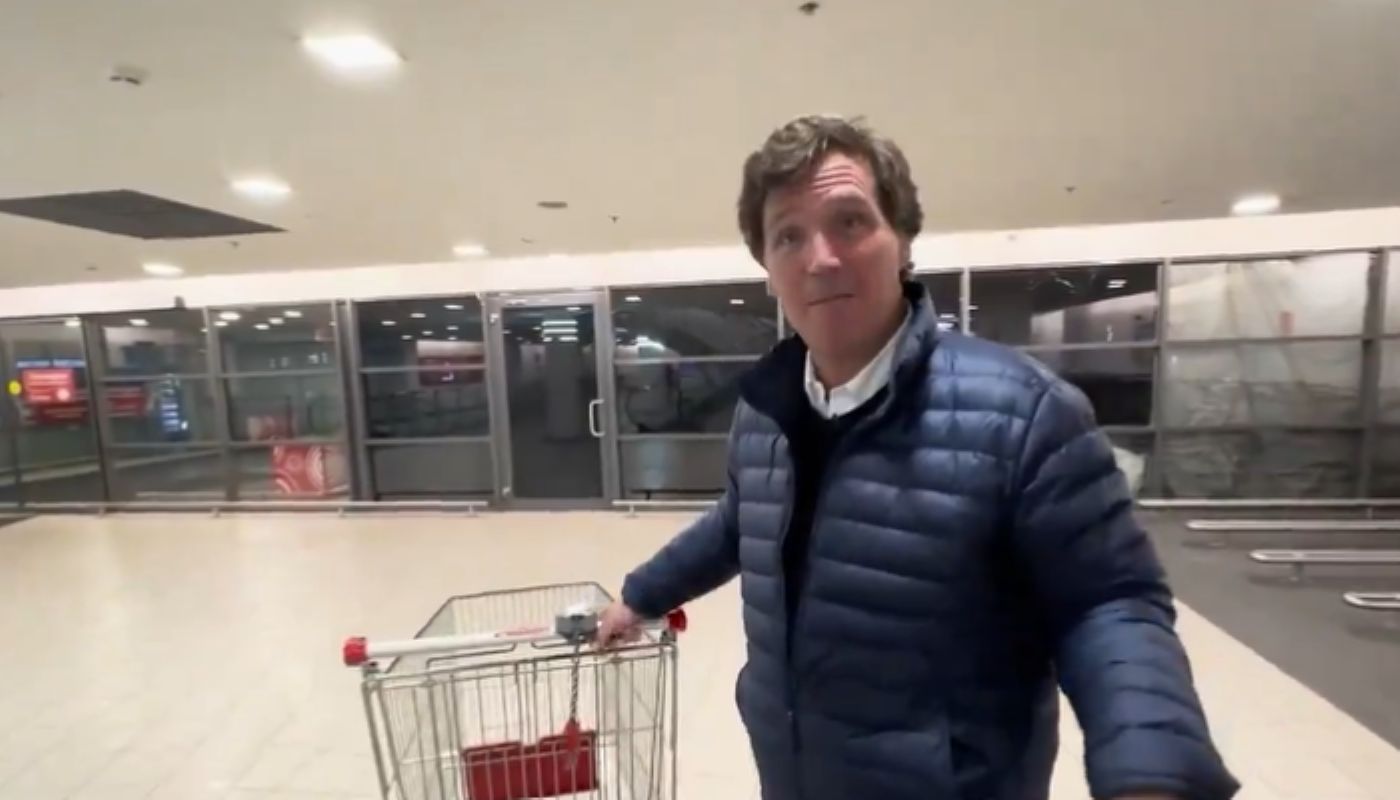 Tucker Carlson podekscytowany wizytą w sklepie. Zachwycił go wózek