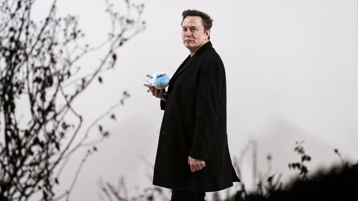 Washington, DC - February 19 : Elon Musk carries a stuffed Air Force One as he walks back to the West Wing along the colonnade after returning to the White House on Marine One with President Donald J Trump on Wednesday, Feb 19, 2025 in Washington, DC. (Photo by Jabin Botsford/The Washington Post via Getty Images)