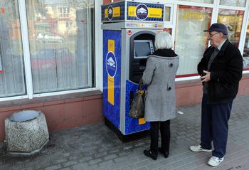 Wypłacacie gotówkę? Od 2026 roku słone podwyżki w bankomatach