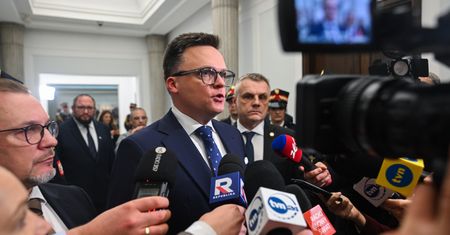 "Biskup nie będzie decydował". Hołownia zapowiada