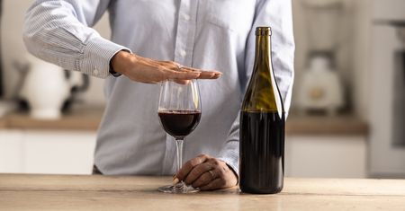 Co wiesz o zakazie sprzedaży alkoholu? Sprawdź się w krzyżówce