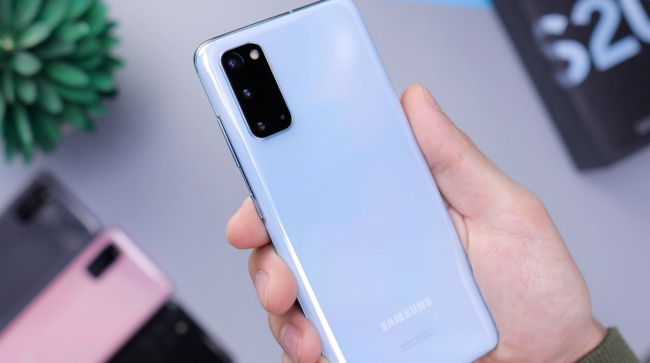 Samsung Galaxy S20 z 2020 roku załapał się na aktualizację