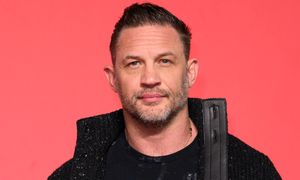 Podwójne życie Toma Hardy'ego. Ukrywał to pod pseudonimem