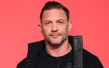 Podwójne życie Toma Hardy'ego. Ukrywał to pod pseudonimem