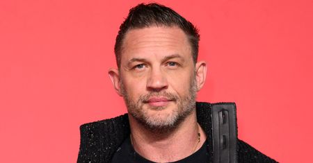 Podwójne życie Toma Hardy'ego. Ukrywał to pod pseudonimem