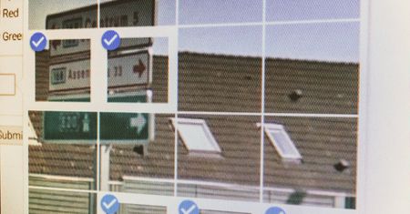 Koniec udowadniania, że nie jesteś robotem. reCAPTCHA już to wie, bo widzi co robisz