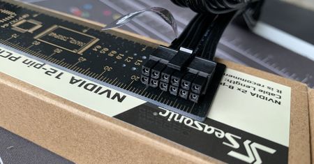 Nvidia GeForce RTX 3000 z nowym gniazdem 12-pin. Jest potwierdzenie i zdjęcie