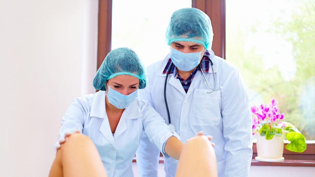 Kolposkopię przeprowadza się na fotelu ginekologicznym