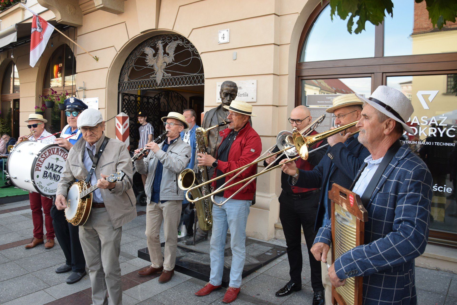 Mini koncert Leliwa Jazz Band na Rynku w Tarnowie