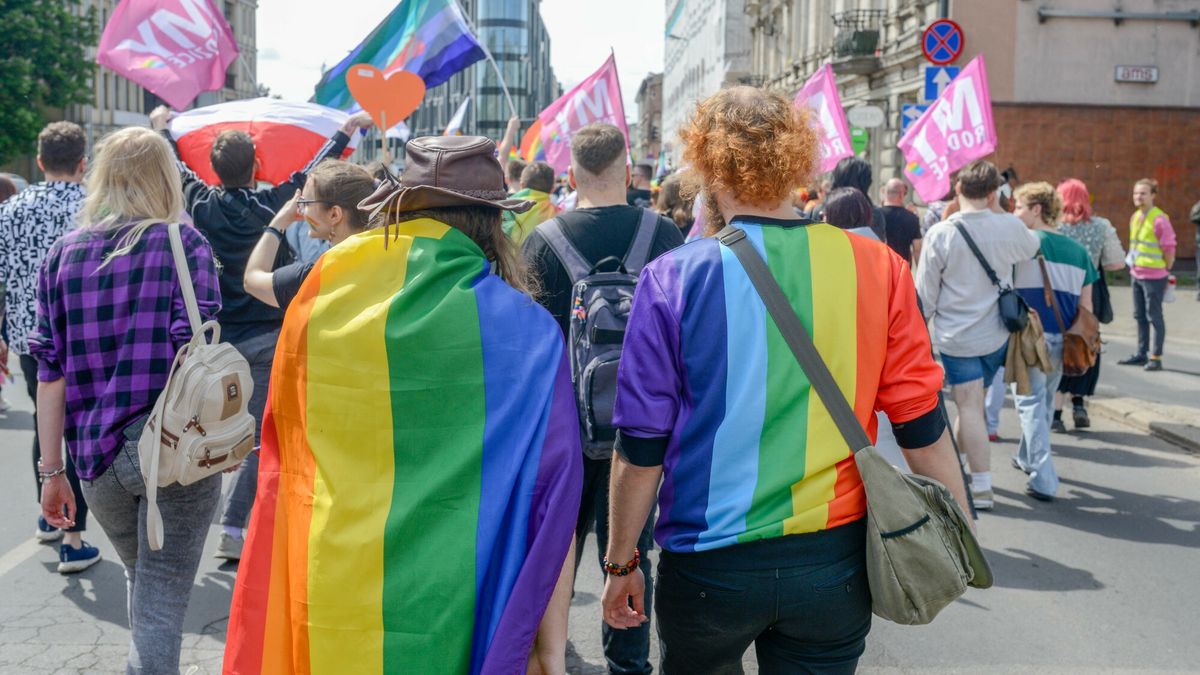 Marsz R�wno?ci 2024 w ?odzi
11.05.2024 Lodz. Marsz Rownosci pod haslem "Rownosc sie rzeklo" przeszedl ulicami w centrum miasta. Tymi slowami uczestnicy marsz chcieli sie przypomniec obecnej wladzy o jej obietnicach wyborczych, oczekujac na realne dzialania na rzecz rownouprawnienia i tolerancji. Fot. Piotr Kamionka/REPORTER
Piotr Kamionka/REPORTER