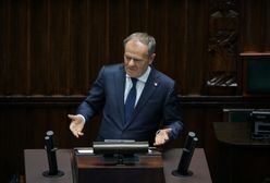 Dywersja na torach. Tusk: ładunek wybuchł pod pociągiem towarowym
