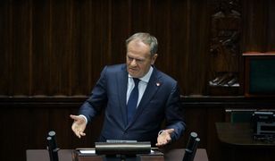 Dywersja na torach. Tusk: ładunek wybuchł pod pociągiem towarowym