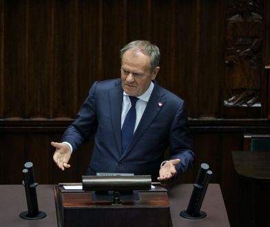 Dywersja na torach. Tusk: ładunek wybuchł pod pociągiem towarowym