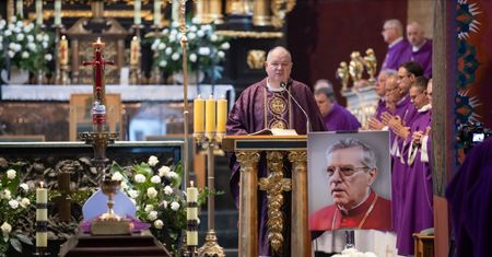 Uroczystości pogrzebowe ks. infułata Stanisława Kotowskiego. Wprowadzenie do Katedry Bydgoskiej