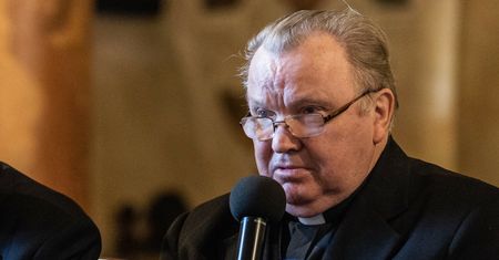 Uroczysty pogrzeb abp. Gołębiewskiego. Komisja ds. pedofilii sprzeciwia się