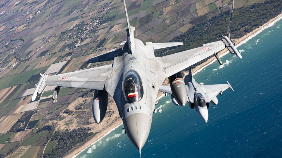 Myśliwiec F-16 w locie