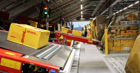 DHL wstrzymuje wysyłki do Wielkiej Brytanii. Przez nową odmianę wirusa