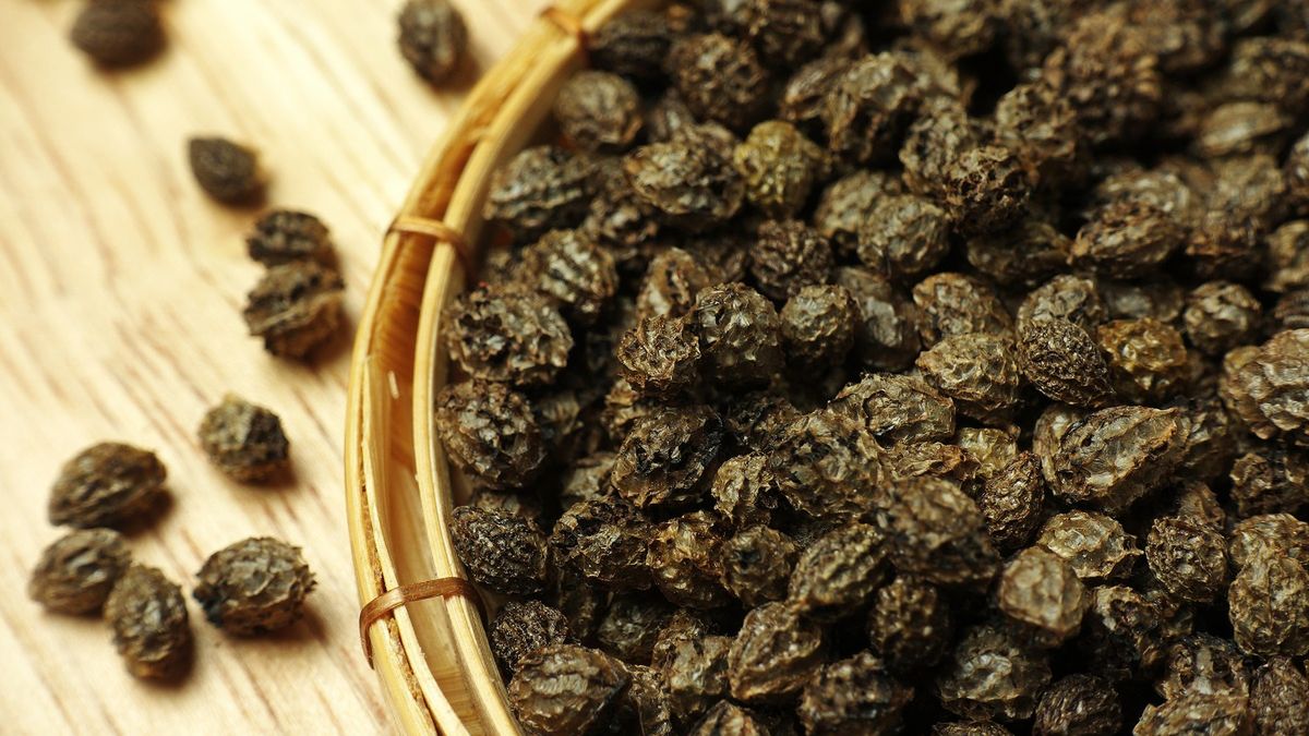 Zamiast wyrzucać, wykorzystaj pestki papai 