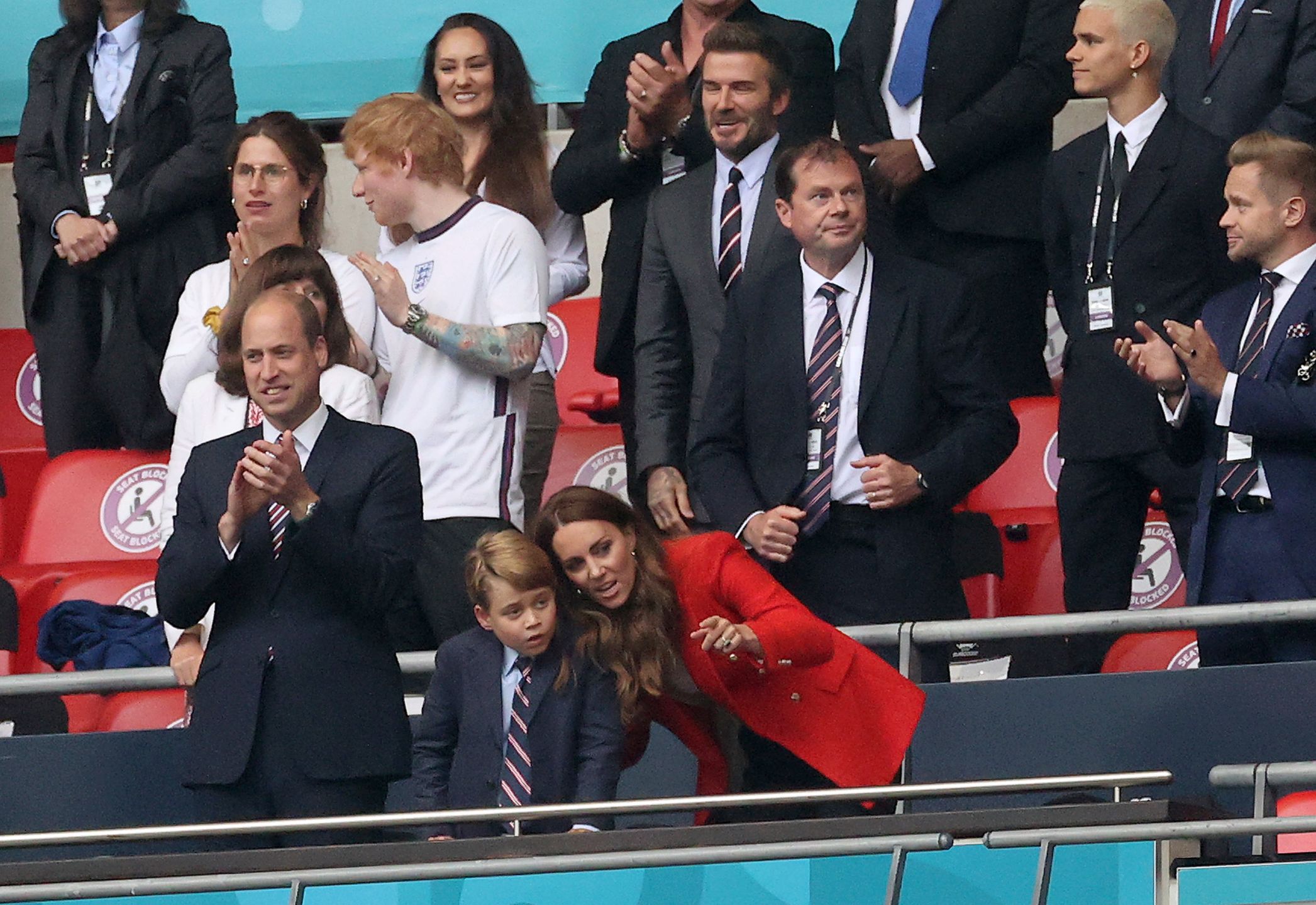 Rodzina królewska i celebryci kibicują angielskiej drużynie w meczu z Niemcami i cieszą się zwycięstwem 2:0