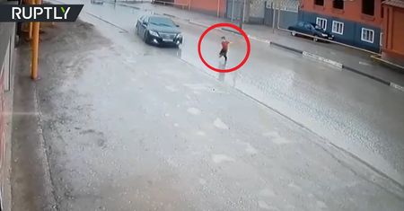 Niebezpieczna sytuacja w Rosji. Centymetry od tragedii