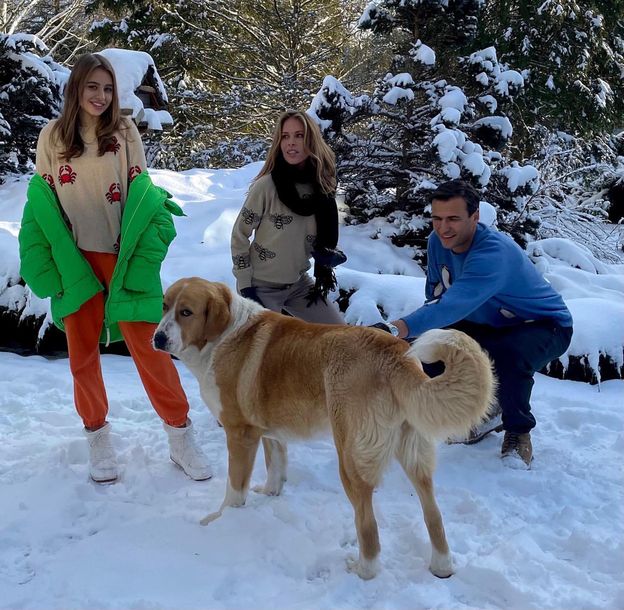 Oliwia Bieniuk zapozowała na tle włoskich gór. Internautka porównała jej brwi do KRZAKÓW. Młoda celebrytka ODPOWIEDZIAŁA (FOTO)