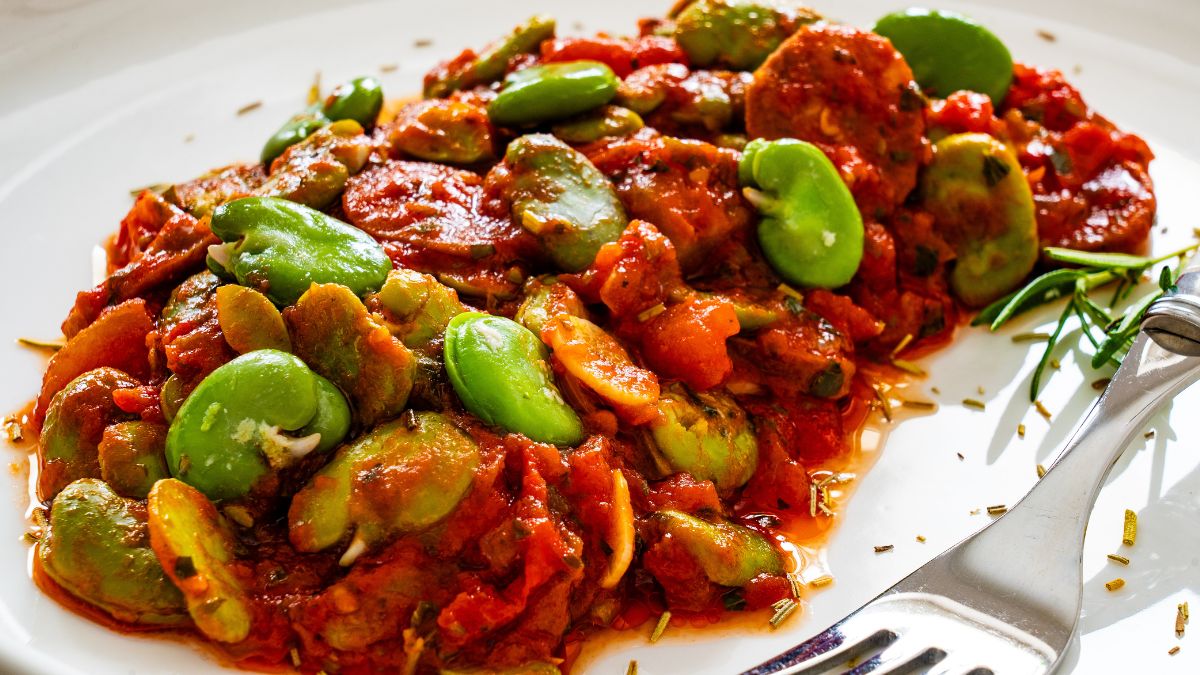 Bób z chorizo to hiszpański klasyk