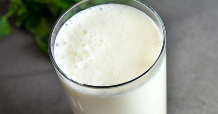 Pij te napoje przed śniadaniem. Kilogramy zaczną spadać, a brzuch stanie się płaski