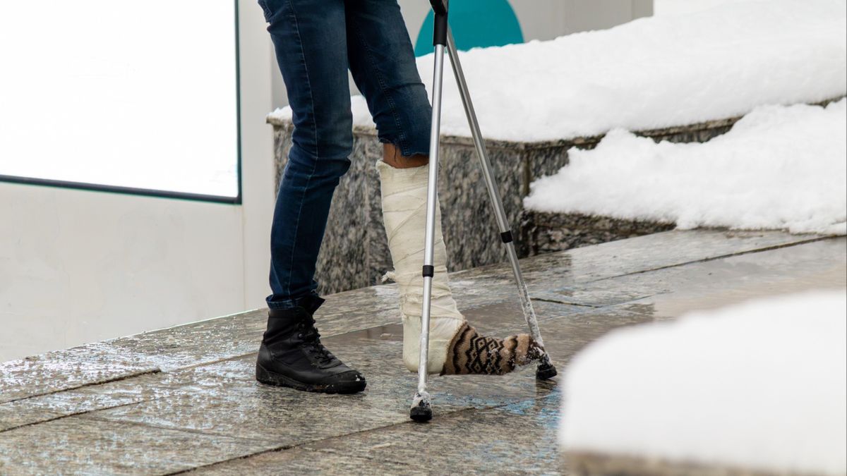 Przez mrozy liczba kontuzji wzrosła. Widać to w sklepach