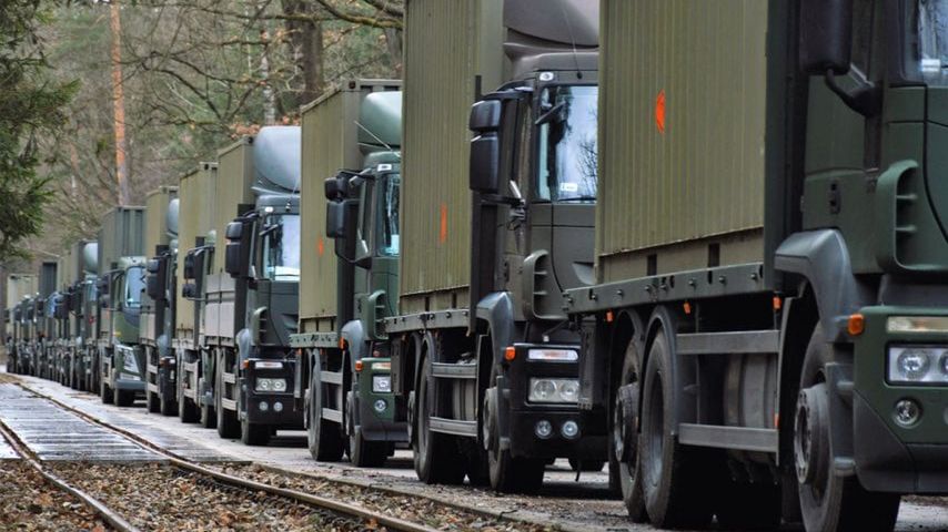 Kolumny wojskowe będą poruszać się po drogach przez cały miesiąc