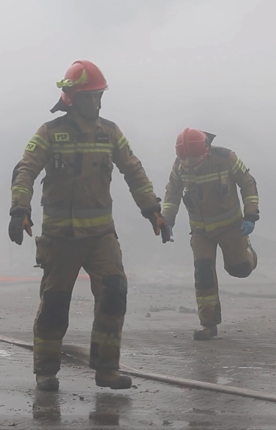 Potężny pożar pod Warszawą. Na miejscu 20 jednostek straży pożarnej