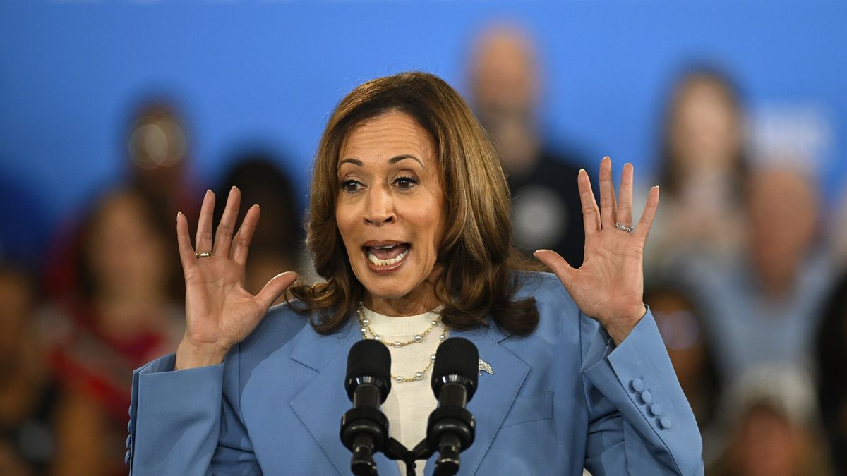 Kamala Harris i jej naszyjnik.