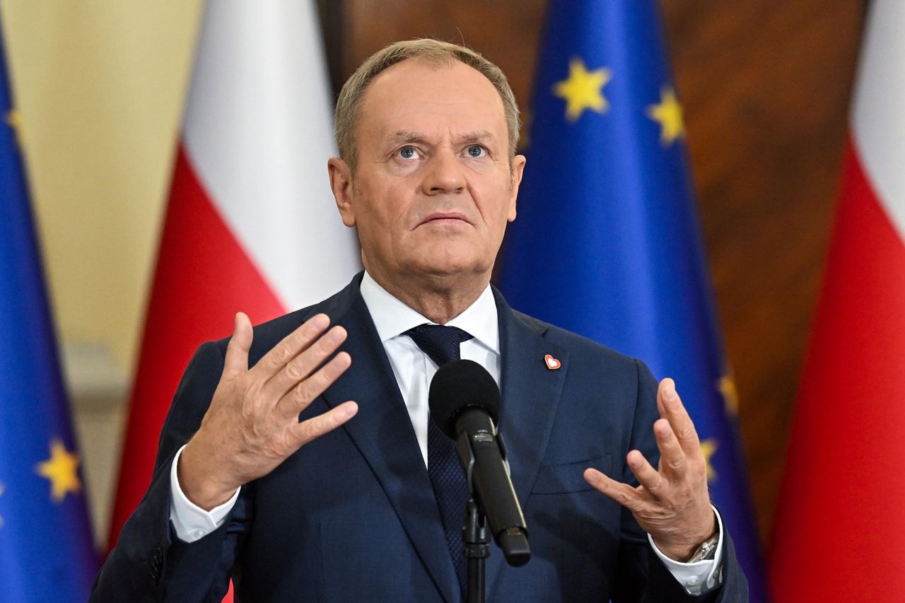 "Wściekła reakcja". Tusk komentuje expose Sikorskiego