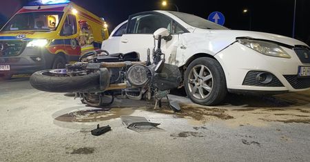 Lublin: Skręcał na parking, nie zauważył motocyklisty. Kierowca jednośladu został ranny