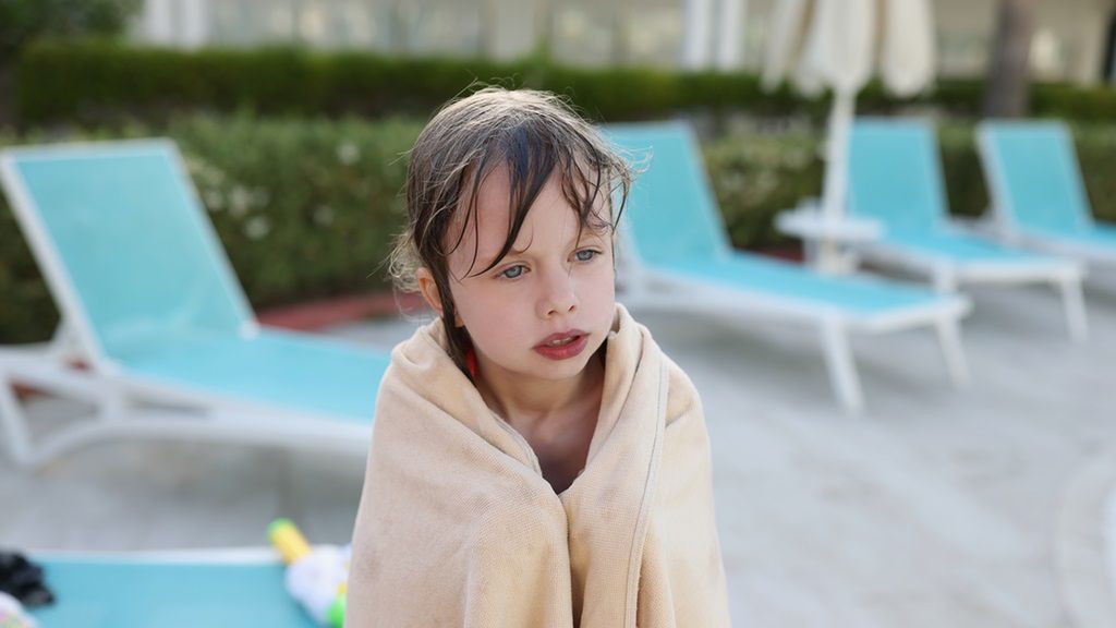 Wychłodzenie organizmu często wynika z długotrwałego przebywania w zimnej wodzie