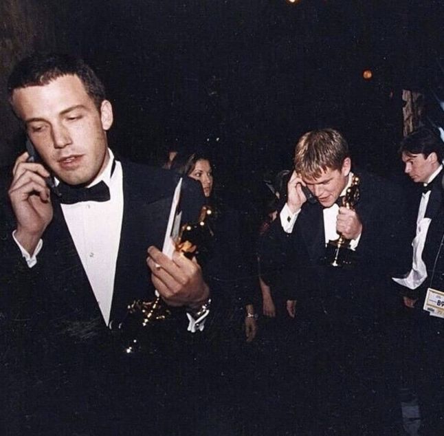 Ben Affleck i Matt Damon dzwonią do matek po odebraniu Oscarów.