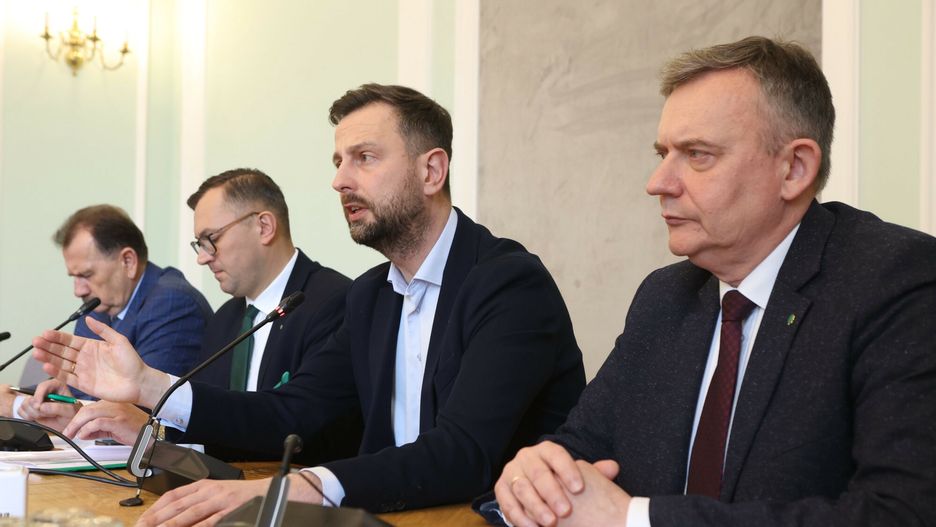 Posiedzenie Parlamentarnego Zespolu ds. Zbadania Afery Zbozowo-Drobiowej
17.04.2023 Warszawa Posiedzenie Parlamentarnego Zespolu ds. Zbadania Afery Zbozowo-Drobiowej, fot Tomasz Jastrzebowski/REPORTER
n/z: Zbigniew Ziejewski, Stefan Krajewski, Wladyslaw Kosiniak-Kamysz, Pawel Bejda
Tomasz Jastrzebowski/REPORTER
