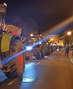 Strajk Kobiet. Sznur ciągników w Nowym Dworze Gdańskim. Rolnicy wsparli kobiety