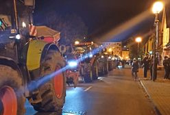 Strajk Kobiet. Sznur ciągników w Nowym Dworze Gdańskim. Rolnicy wsparli kobiety