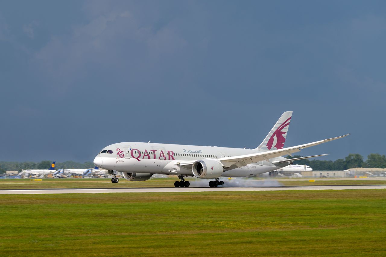 Qatar Airways passengers endure sweltering delay in Athens