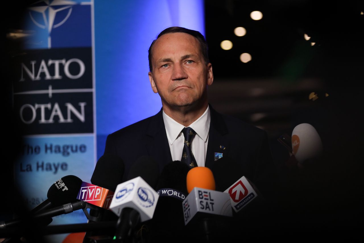 Europa zapłaci za sprzęt z USA dla Ukrainy? Sikorski odpowiada Trumpowi