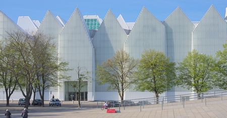 Naga pierś kobiety. Kontrowersje wokół filharmonii w Szczecinie