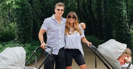"Rodzinna niedziela". Anna i Robert Lewandowscy zabrali córki na spacer