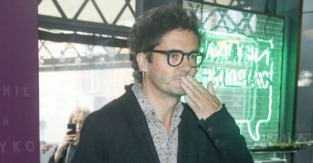 Kuba Wojewódzki pozuje z dziewczyną. Inetrnauci są bezlitośni